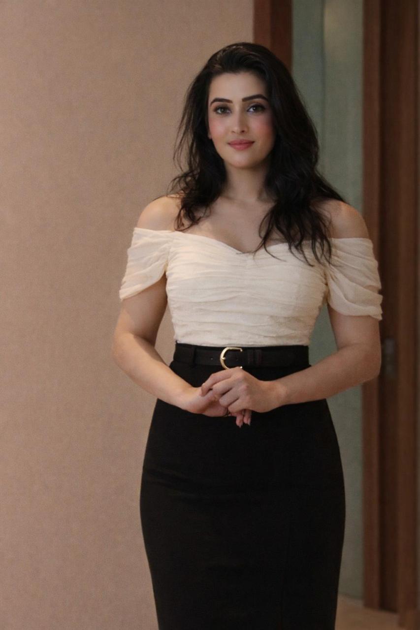 Royal Call Girls in Bangalore – Ishaani high profile escort girl